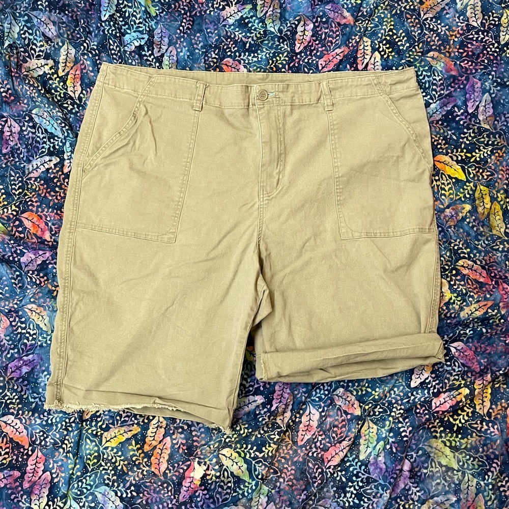 Venezia Khaki Green embroidered cuffed bermuda shorts size 28